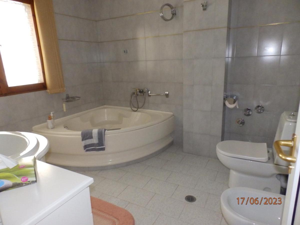 Muses Apartments Eretria  Bagian luar foto